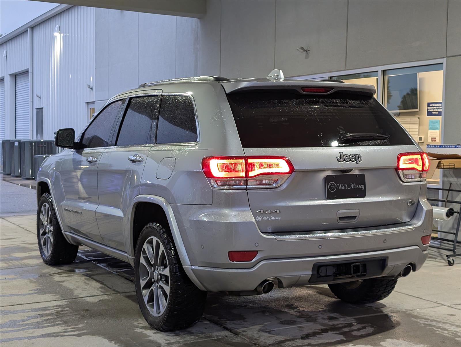 2017 Jeep Grand Cherokee Overland photo 3