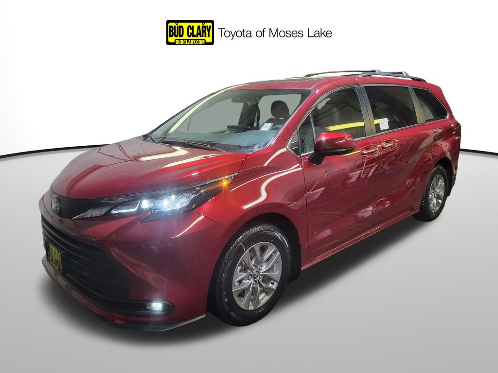 2026 Toyota Sienna XLE's photo