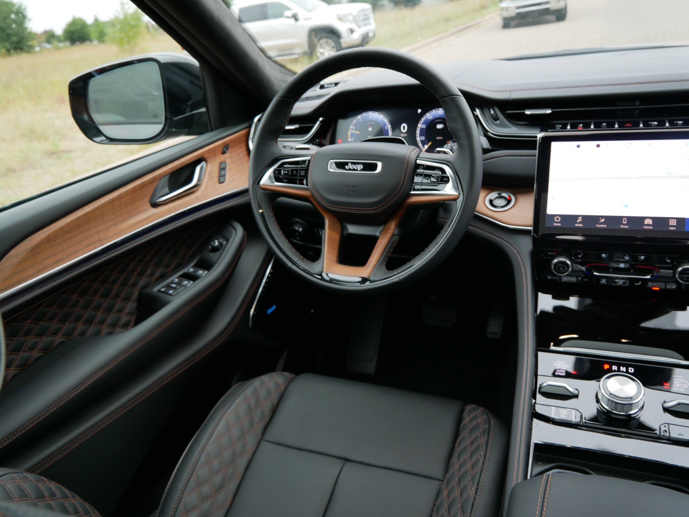 2025 Jeep Grand Cherokee Summit Reserve photo 4
