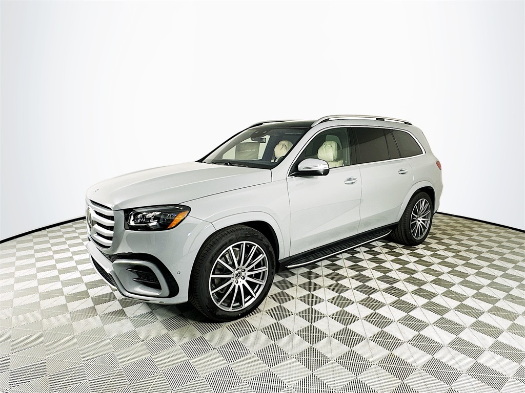 2026 Mercedes Benz GLS 580 4MATIC photo 3