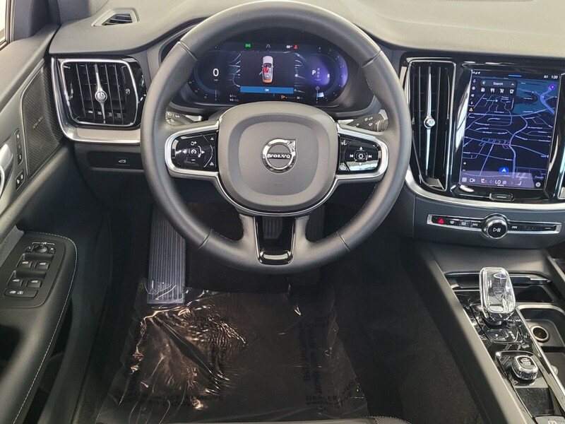 2024 Volvo S60 B5 Plus Black Edition photo 6