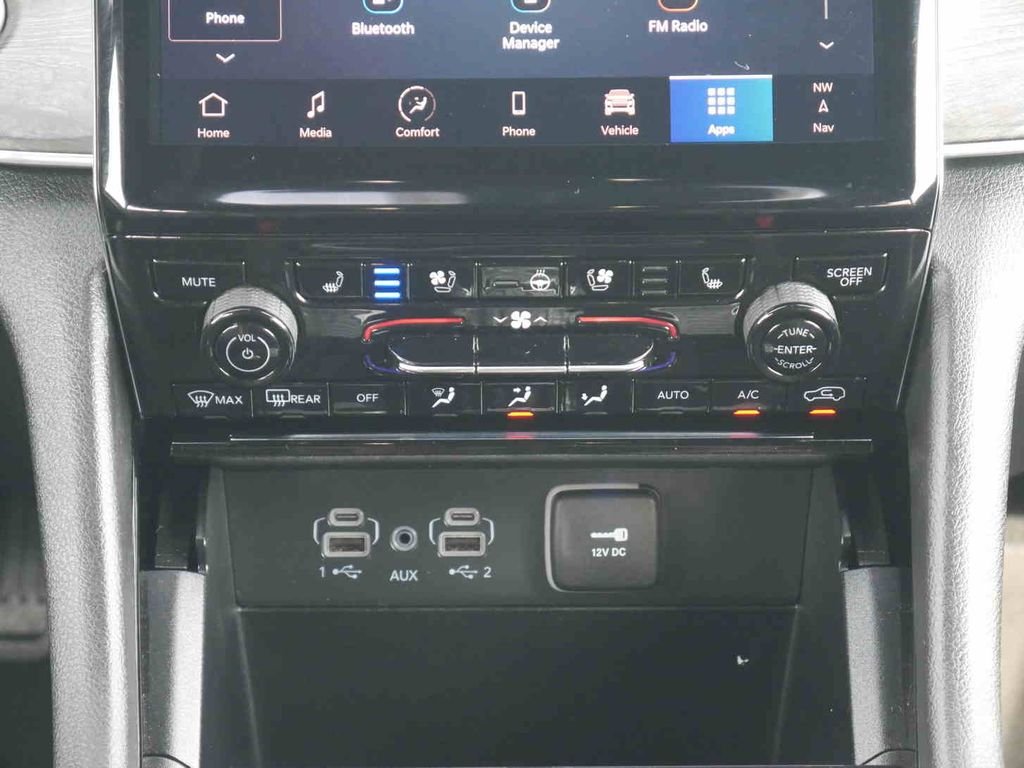 2024 Jeep Grand Cherokee Overland photo 6