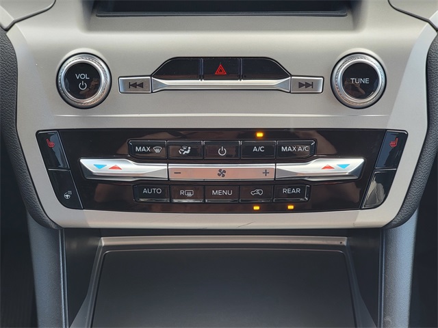 2022 Ford Explorer XLT photo 22
