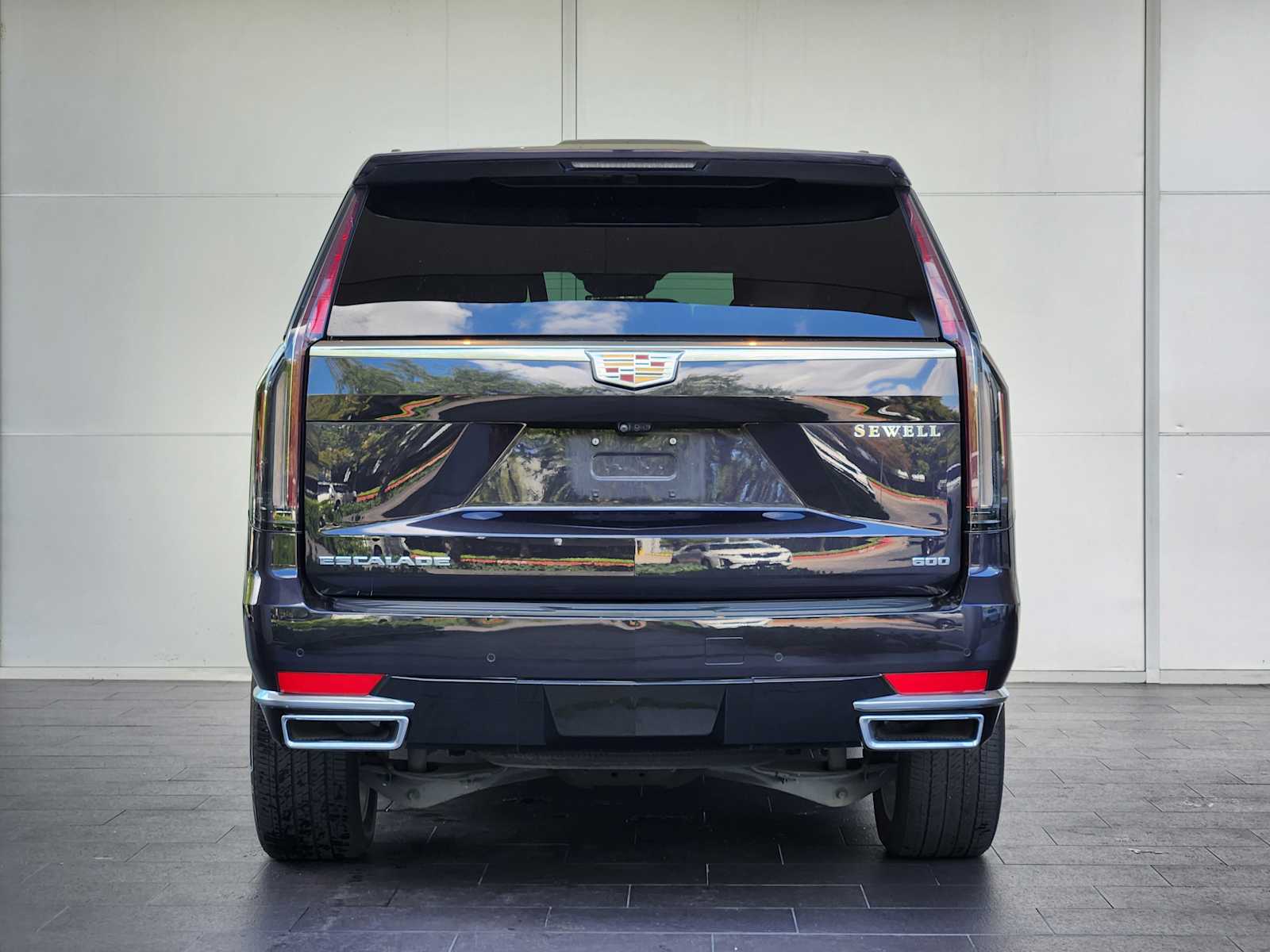 2023 Cadillac Escalade Premium Luxury photo 4