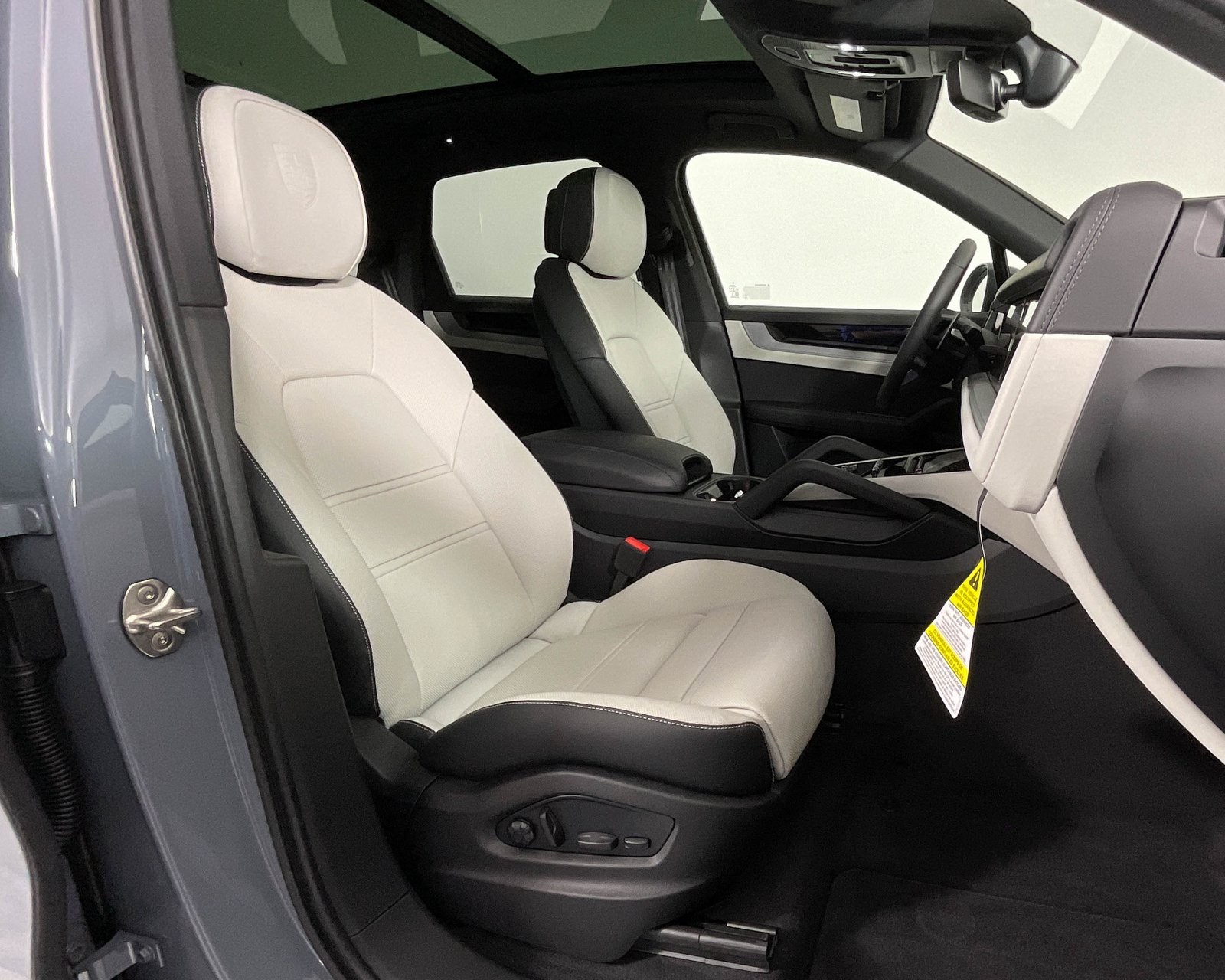 2025 Porsche Cayenne E-Hybrid photo 22