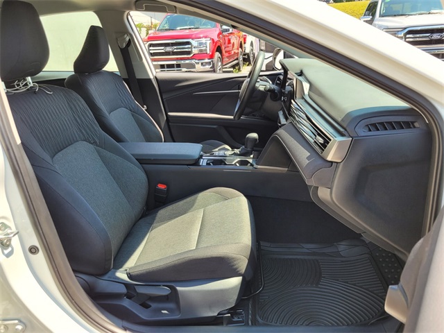 2025 Toyota Camry LE photo 14