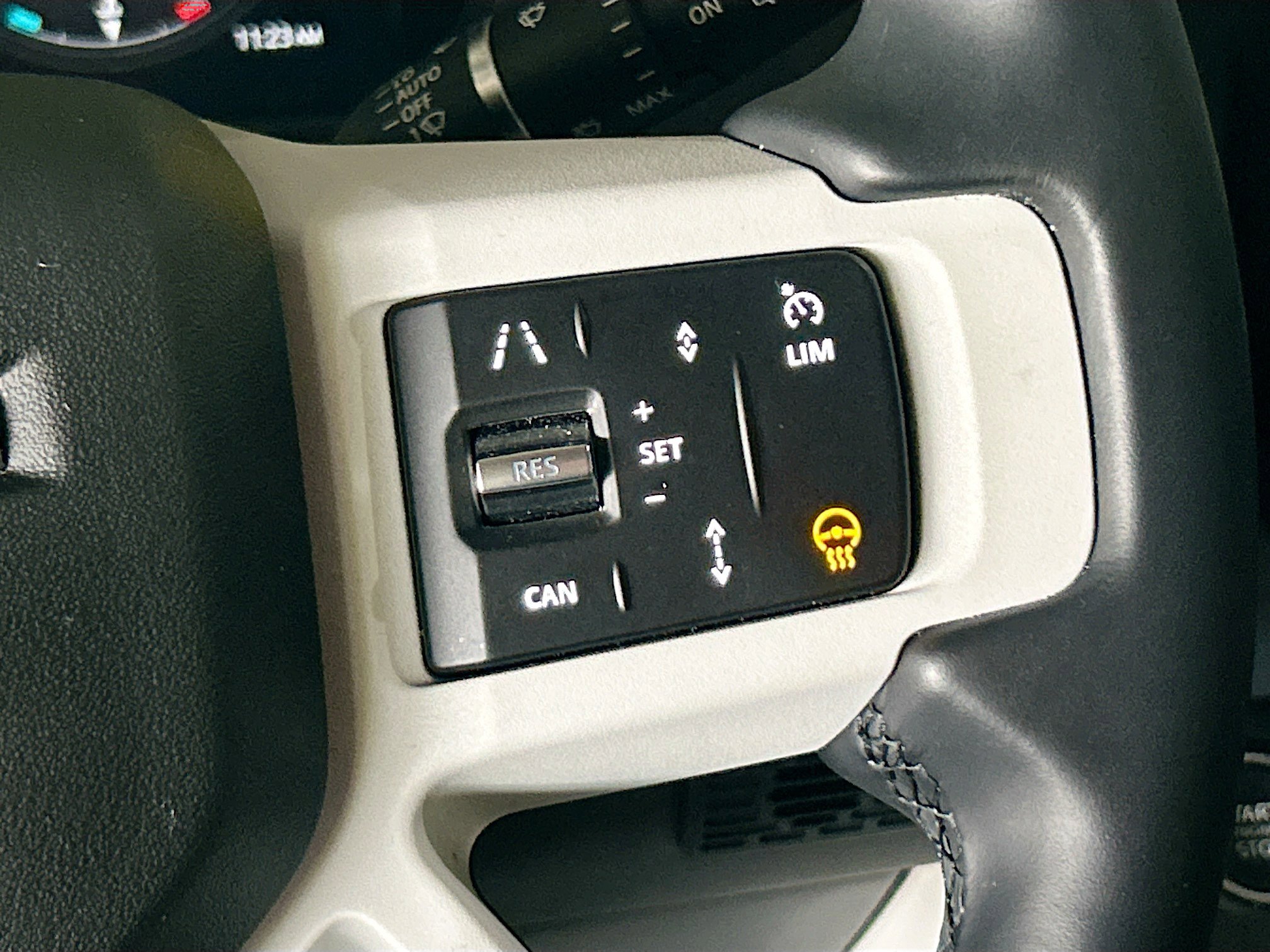 2025 Land Rover Defender 110 S photo 28