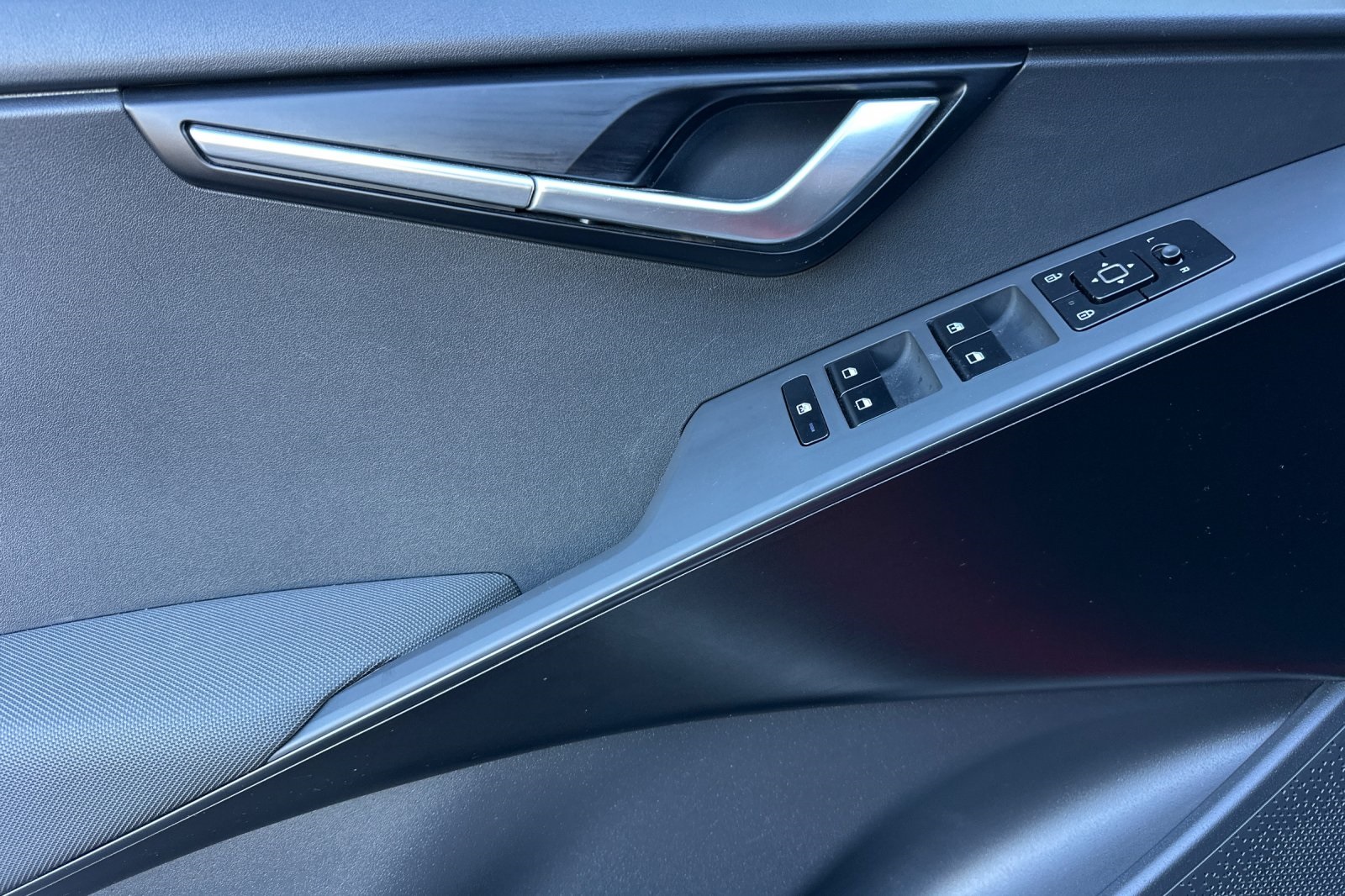 2023 Kia Niro LX photo 10