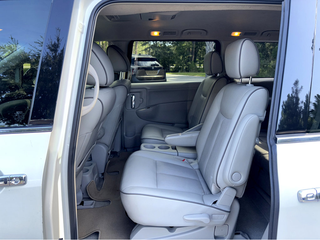 2015 Nissan Quest SL photo 24