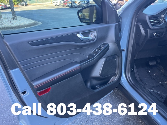 2025 Ford Escape ST-Line photo 3