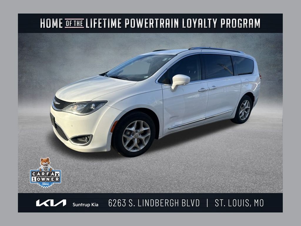 2017 Chrysler Pacifica Touring L Plus's photo