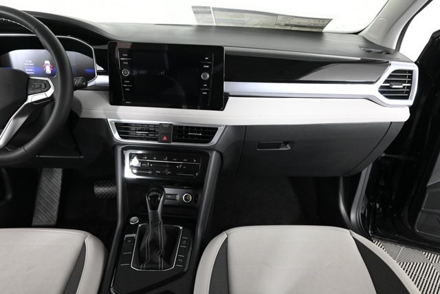 2025 Volkswagen Taos SE photo 13