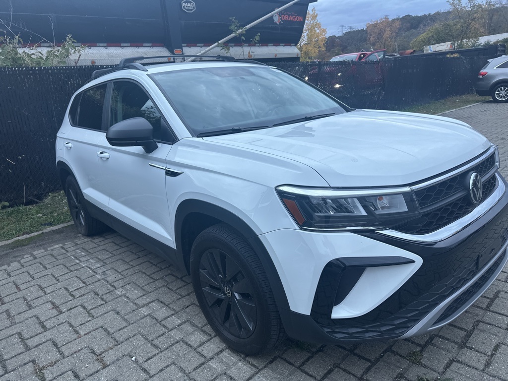 2022 Volkswagen Taos S photo 3