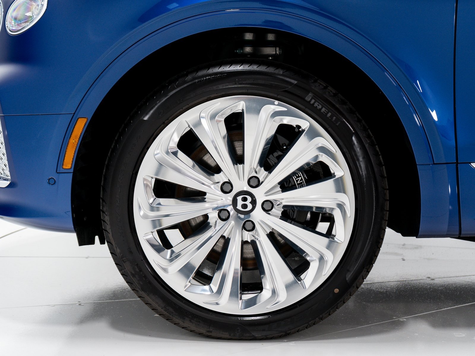 2025 Bentley Bentayga EWB Azure V8 photo 36