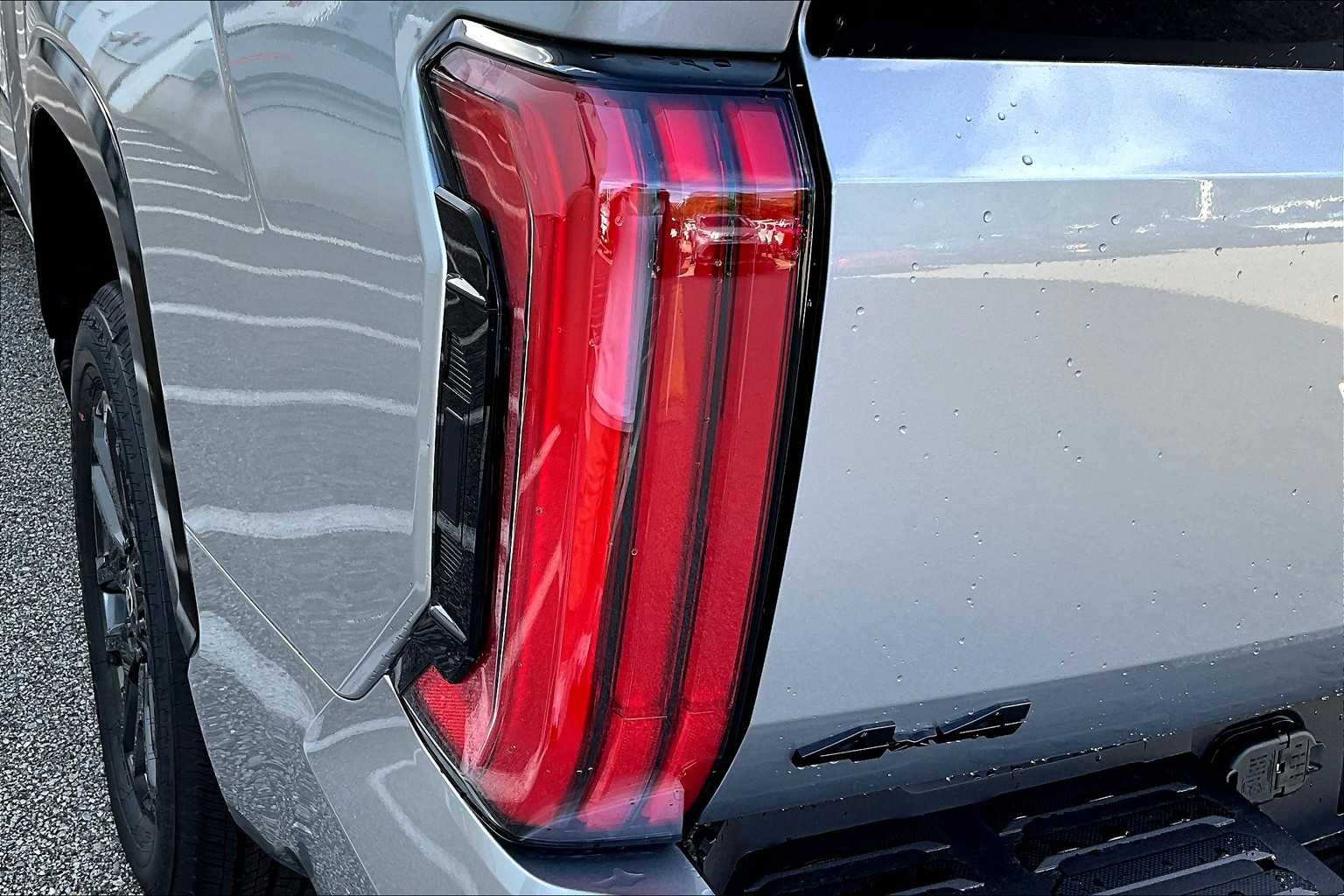 2025 Toyota Tundra Platinum CrewMax photo 13