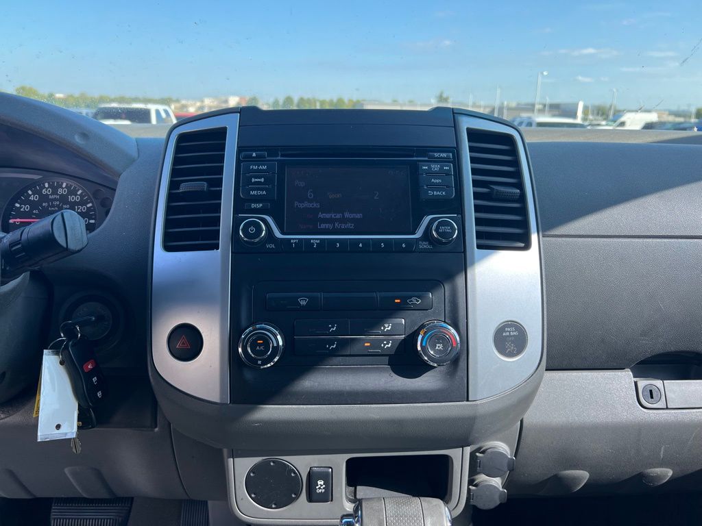 2015 Nissan Frontier SV photo 15