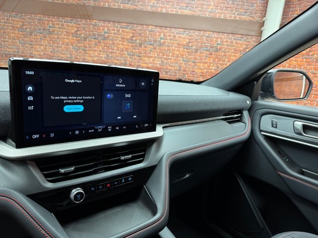 2025 Ford Explorer ST-Line photo 17