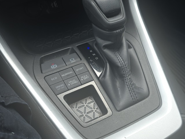 2024 Toyota RAV4 LE photo 21