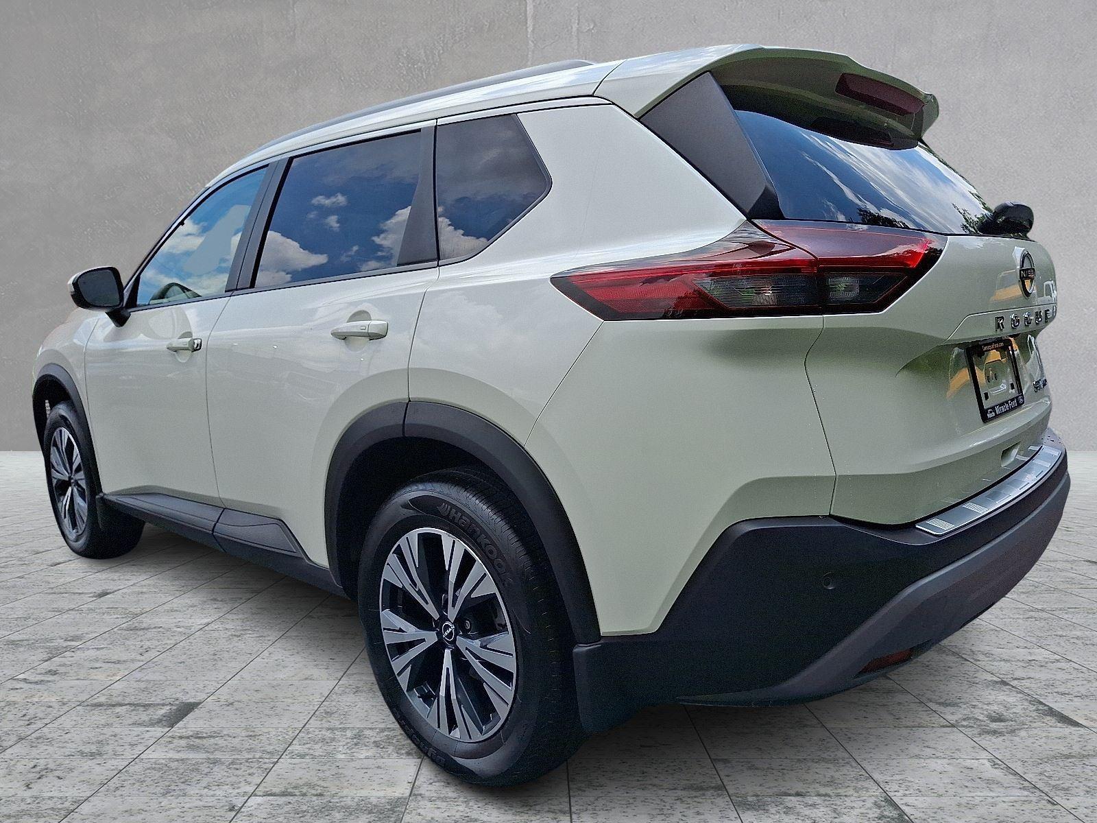 2022 Nissan Rogue SV photo 4