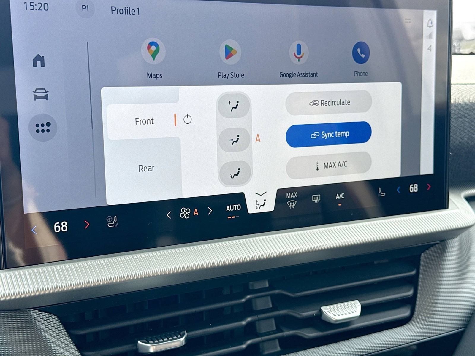 2025 Ford Explorer ST-Line photo 16