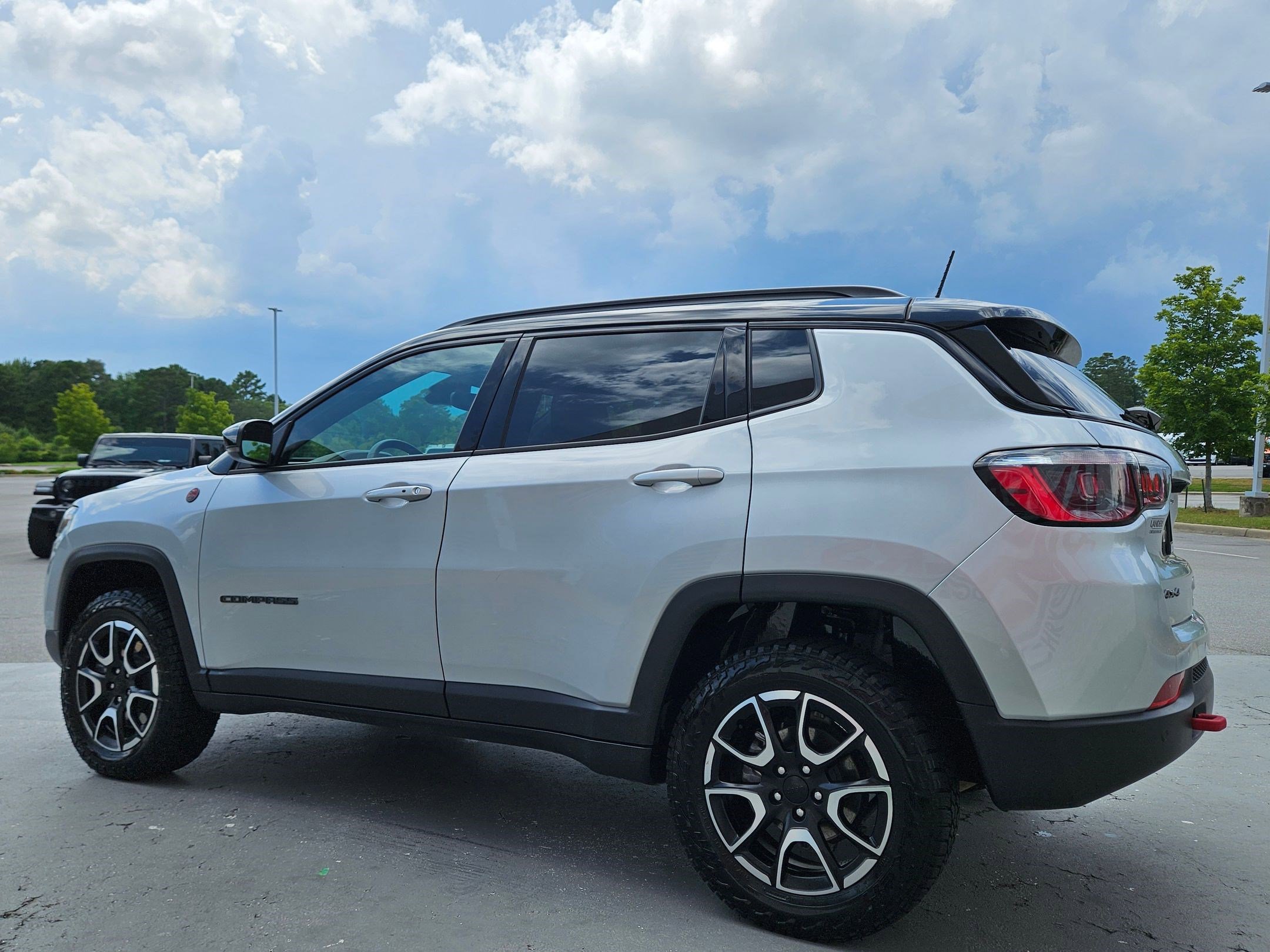 2024 Jeep Compass Trailhawk photo 3