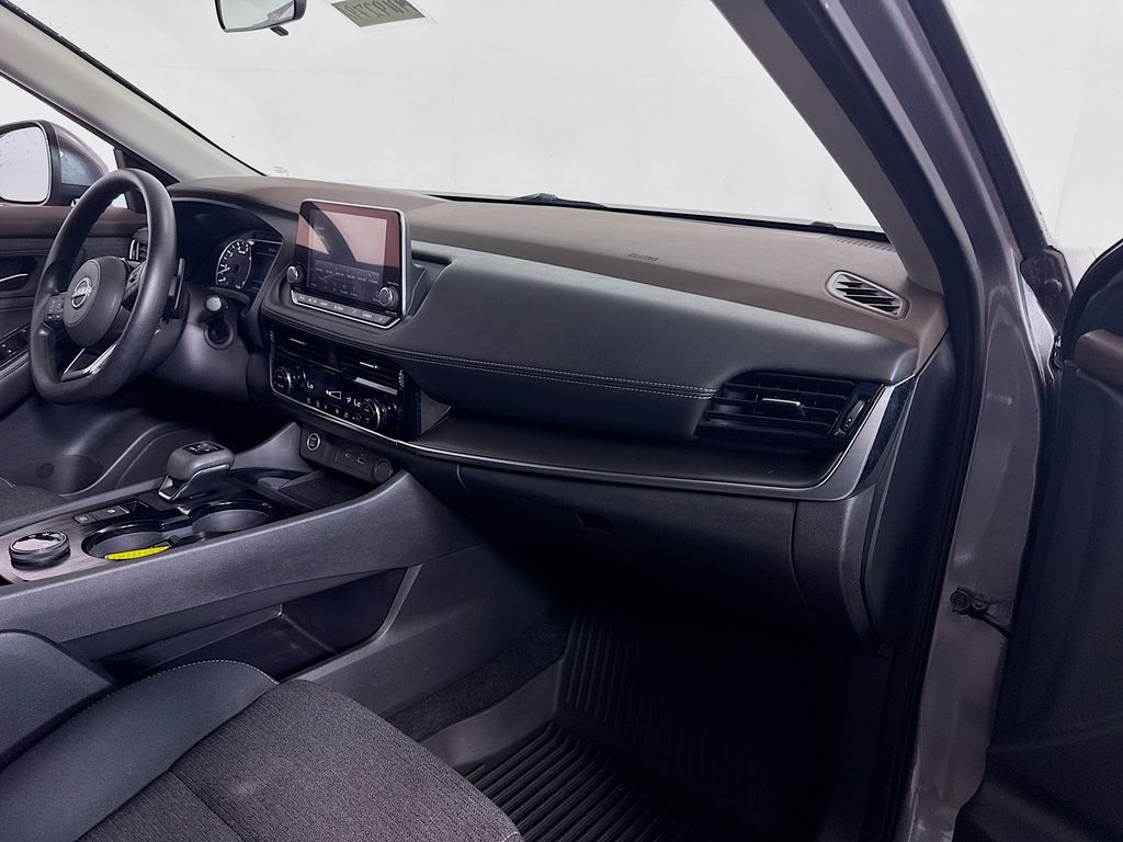 2022 Nissan Rogue SV photo 27