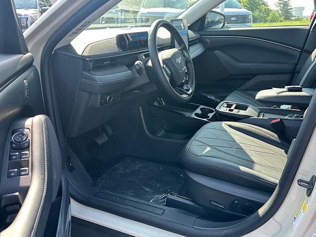 2025 Ford Mustang Mach-E Select photo 8