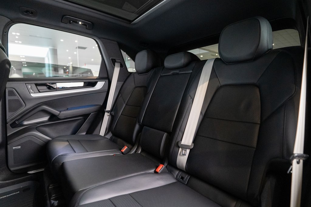2024 Porsche Cayenne photo 30