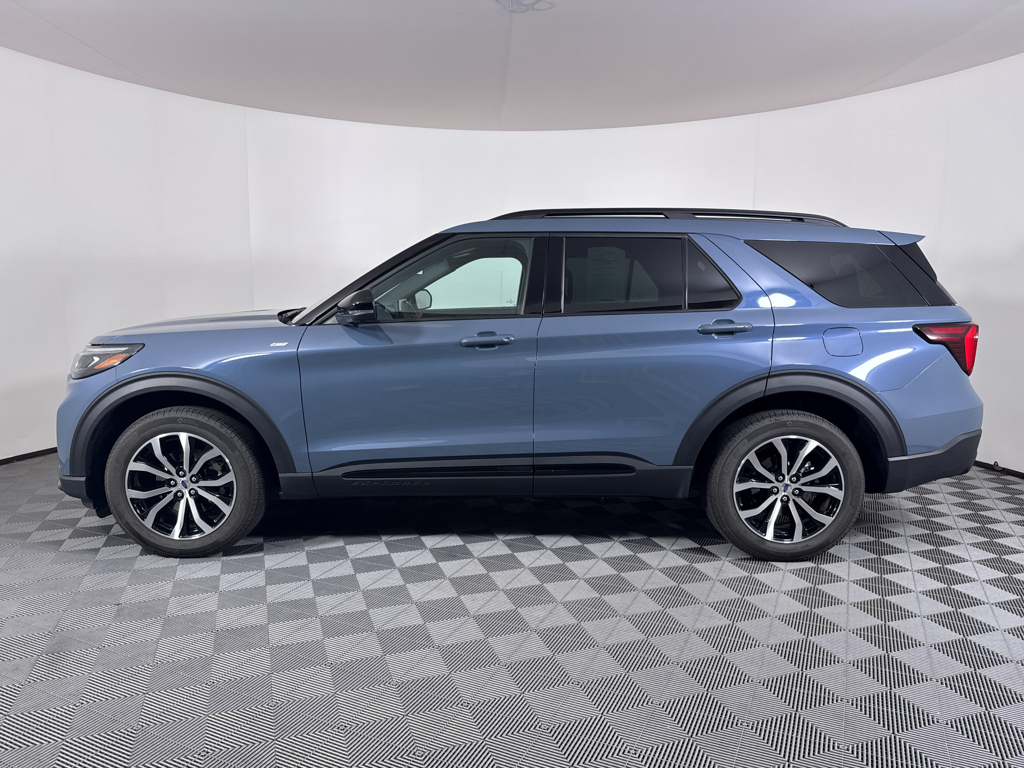 2025 Ford Explorer ST-Line photo 4