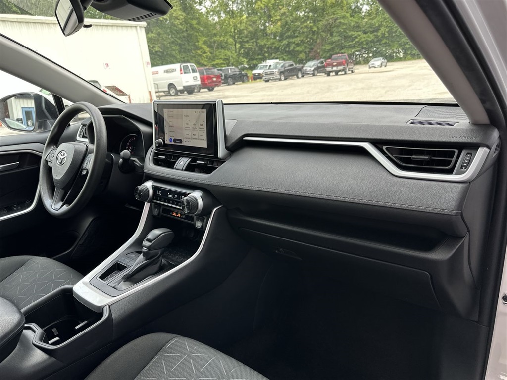 2023 Toyota RAV4 XLE photo 22