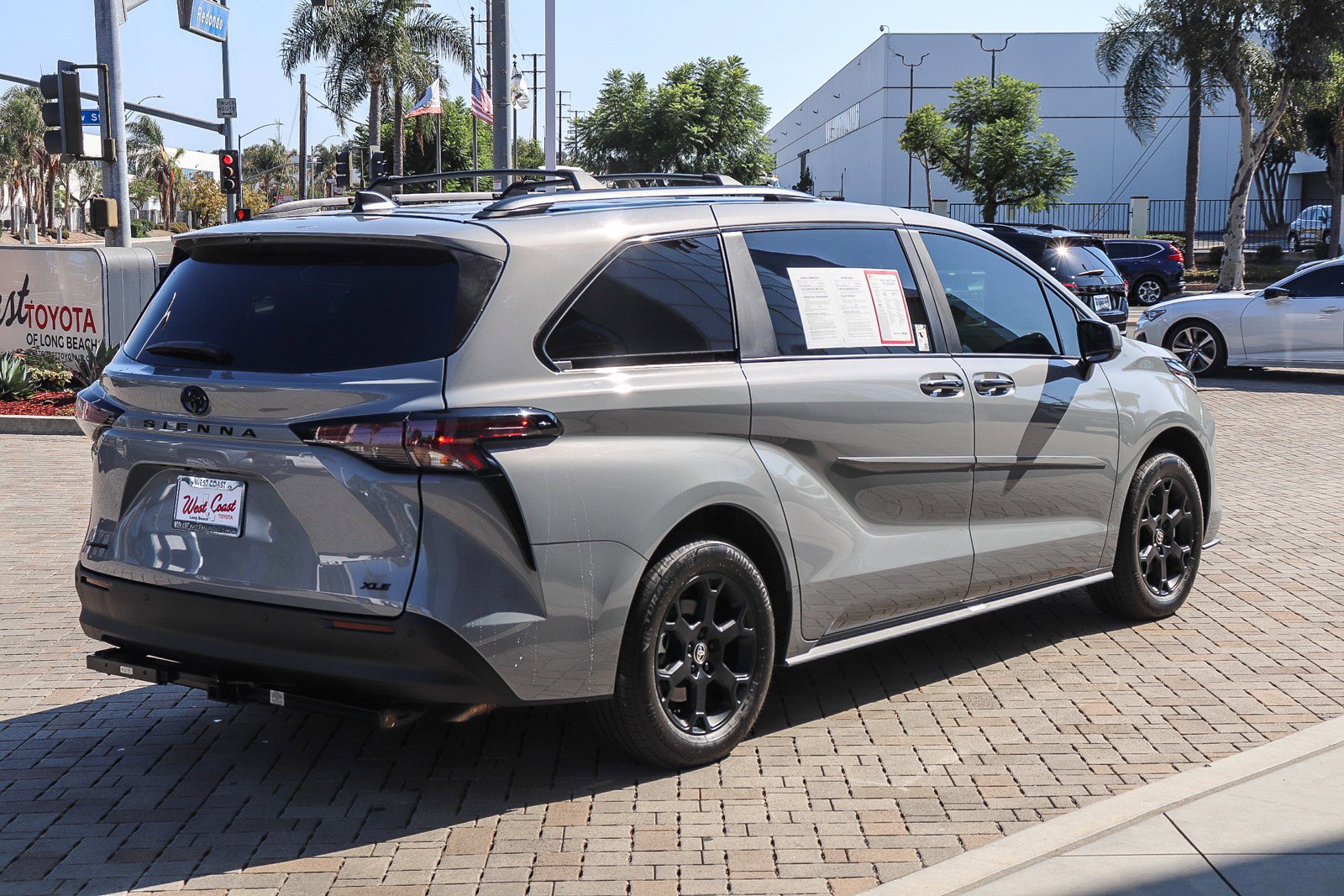2025 Toyota Sienna Woodland Edition photo 6