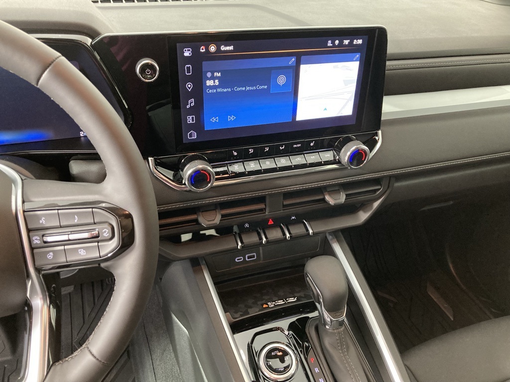 2026 Chevrolet Colorado LT photo 2