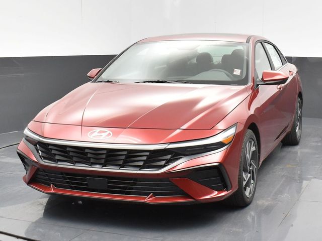 2024 Hyundai Elantra SEL Convenience photo 3