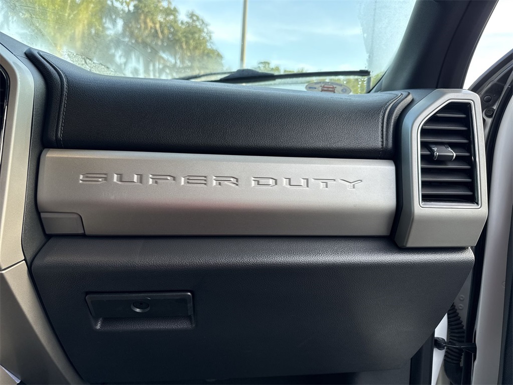 2022 Ford F-450 Lariat photo 28