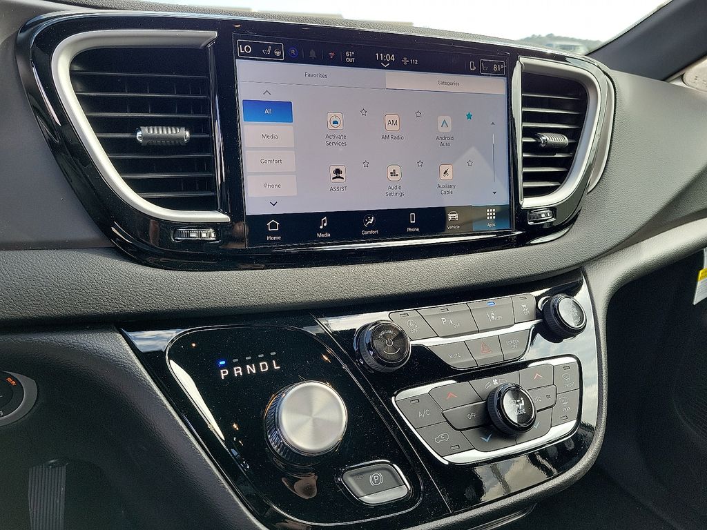 2025 Chrysler Voyager LX photo 5
