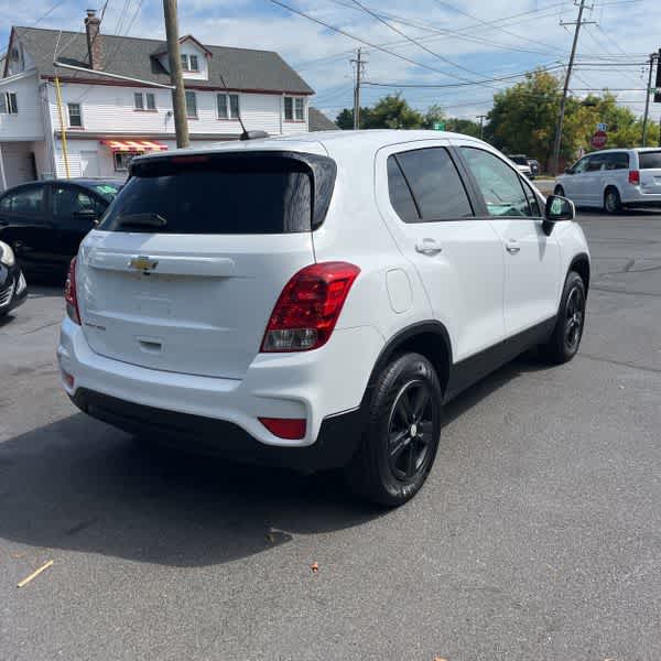 2022 Chevrolet Trax LS photo 4
