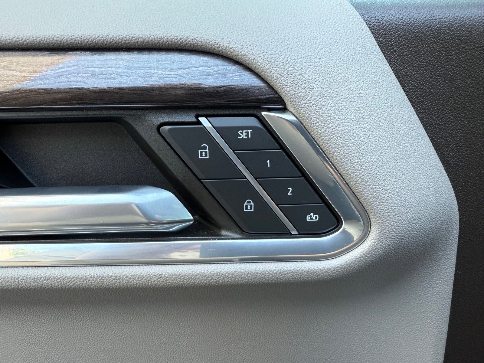 2023 Chevrolet Silverado 1500 LTZ photo 10