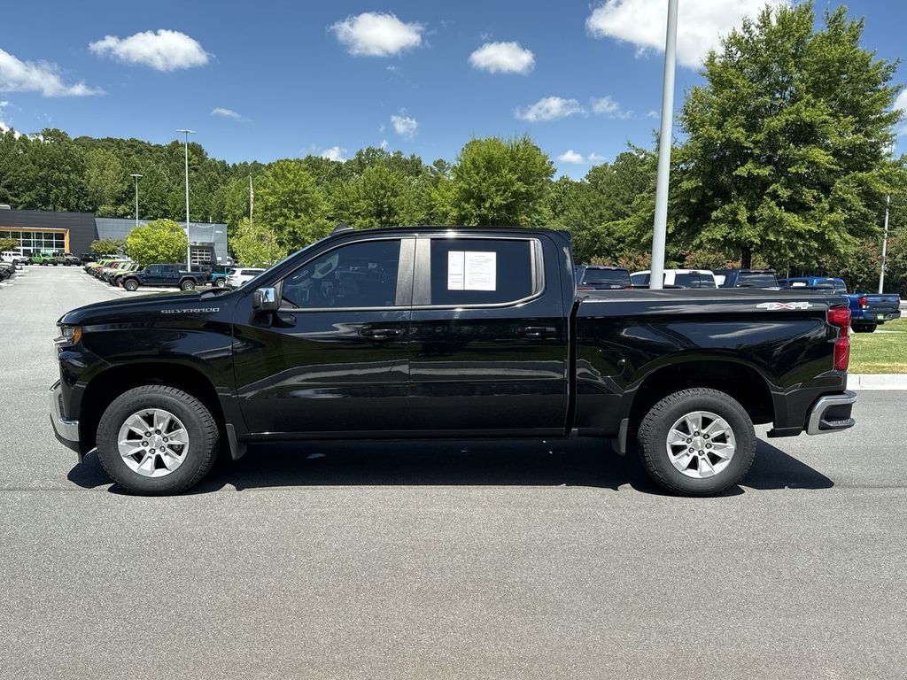 2019 Chevrolet Silverado 1500 LT photo 2