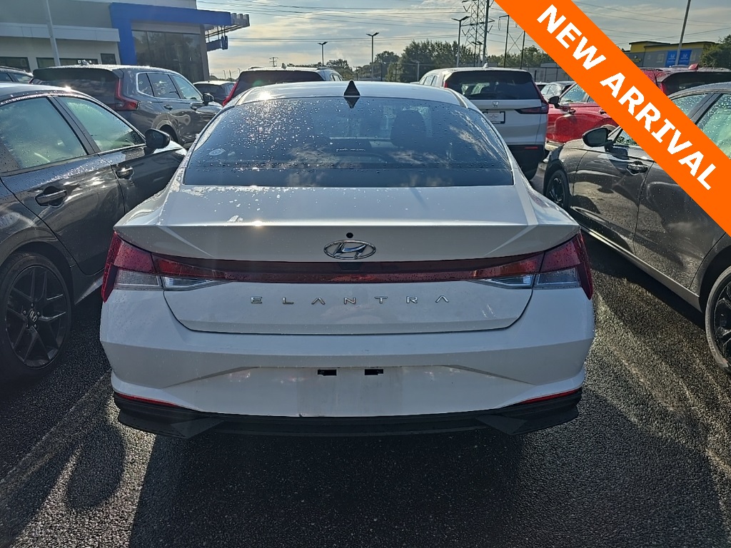 2023 Hyundai Elantra SEL Convenience photo 4