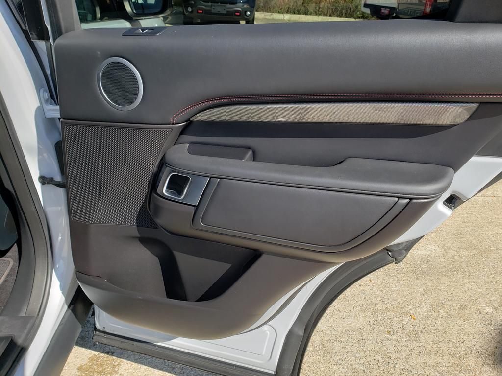 2018 Land Rover Discovery HSE photo 24