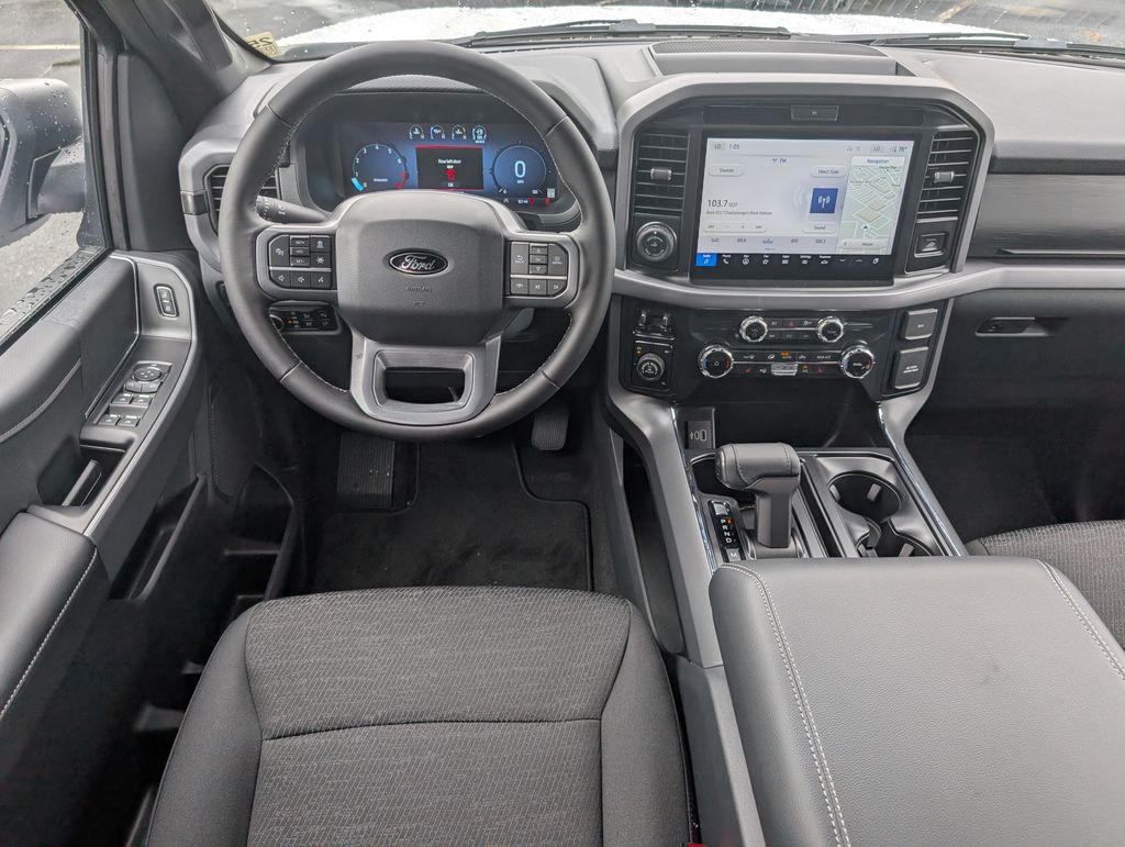 2025 Ford F-150 XLT photo 6