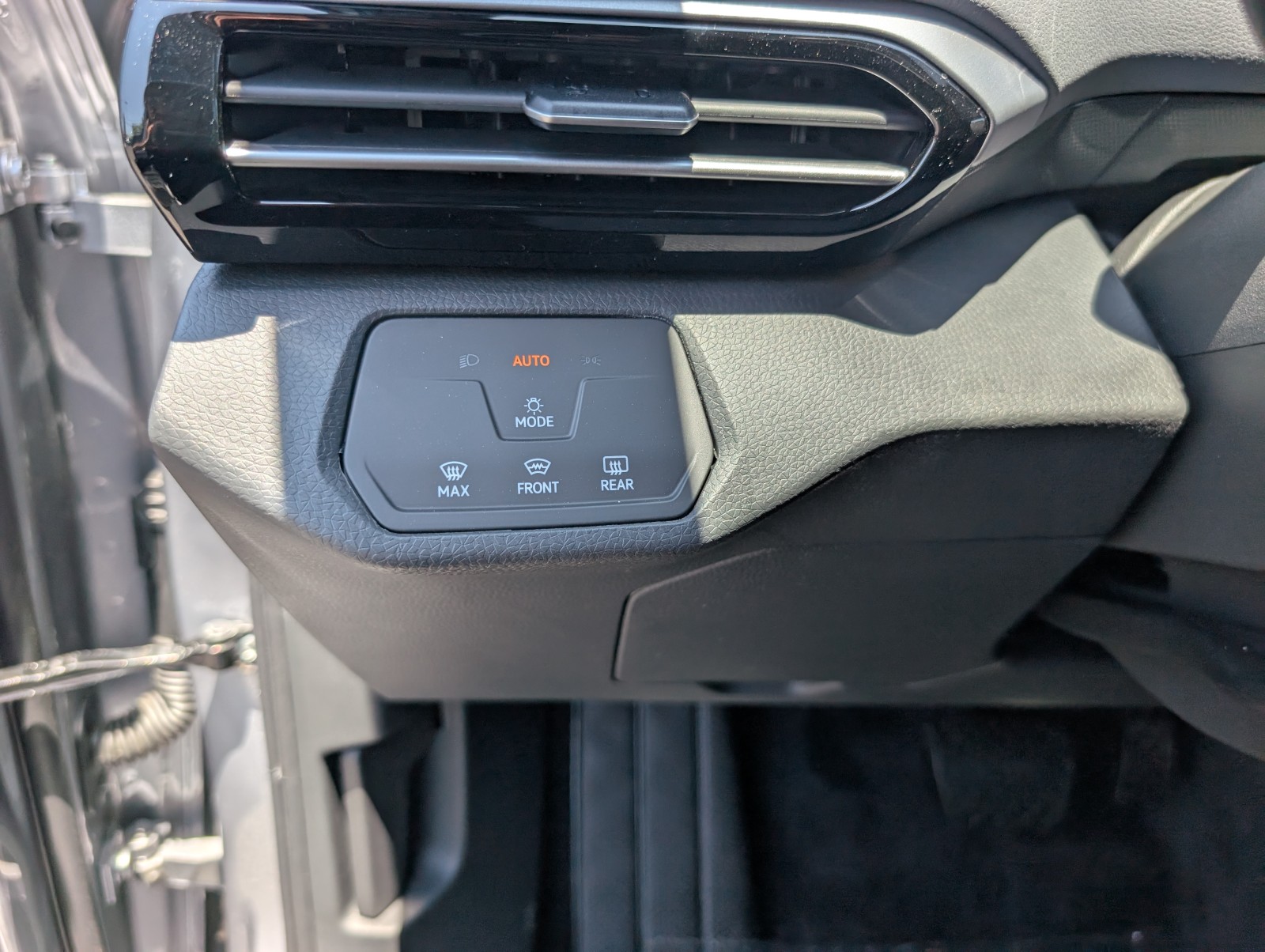 New 2025 Silver Mist Metallic Volkswagen Pro image 18