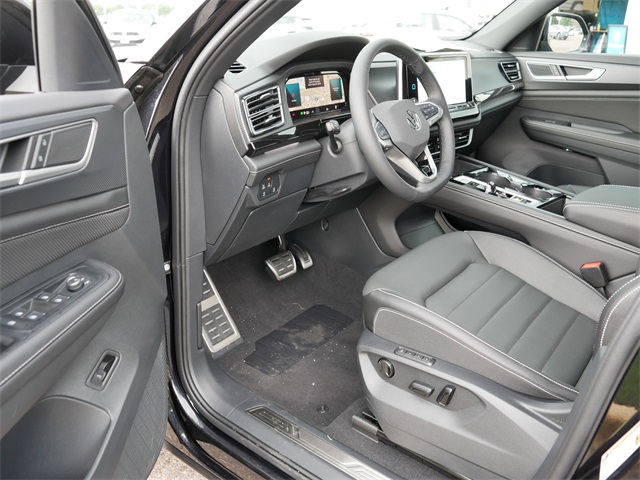 2025 Volkswagen Atlas Cross Sport SE R-Line photo 7