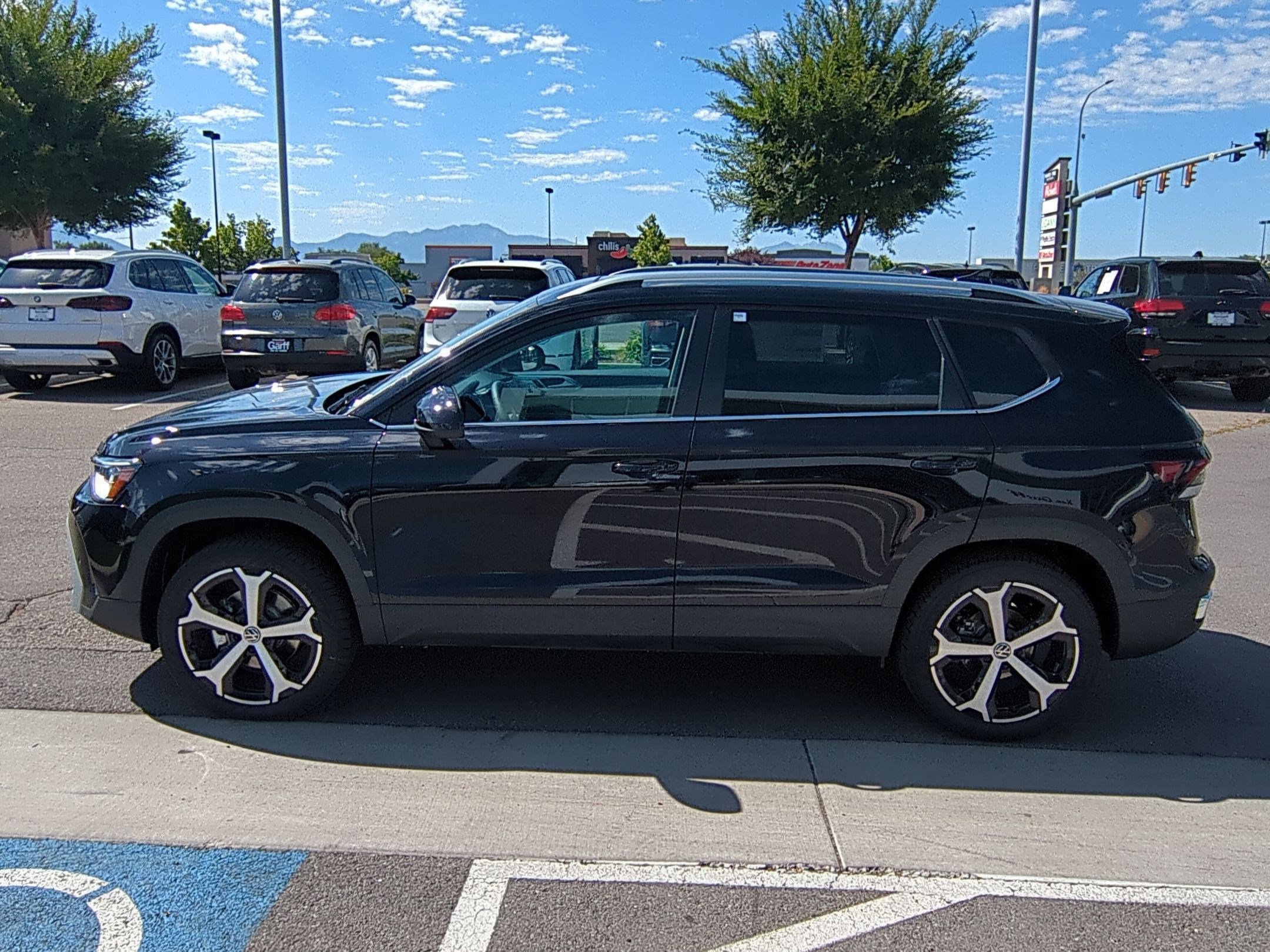 2025 Volkswagen Taos SEL photo 4