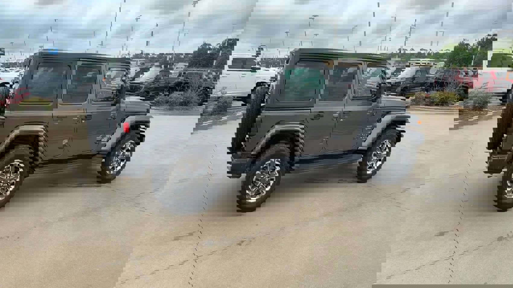 2020 Jeep Wrangler Unlimited Sahara photo 8
