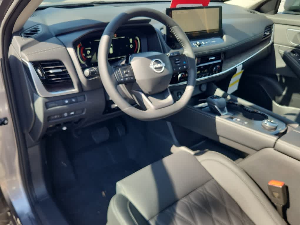 2026 Nissan Rogue Platinum AWD photo 9