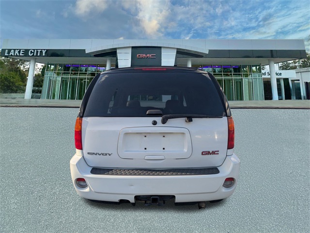 2009 Gmc Envoy Denali photo 2