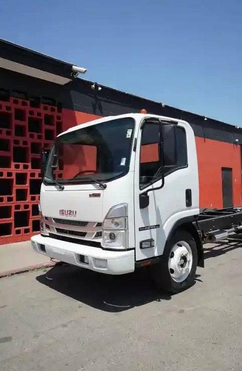 2024 Isuzu NPR photo 3