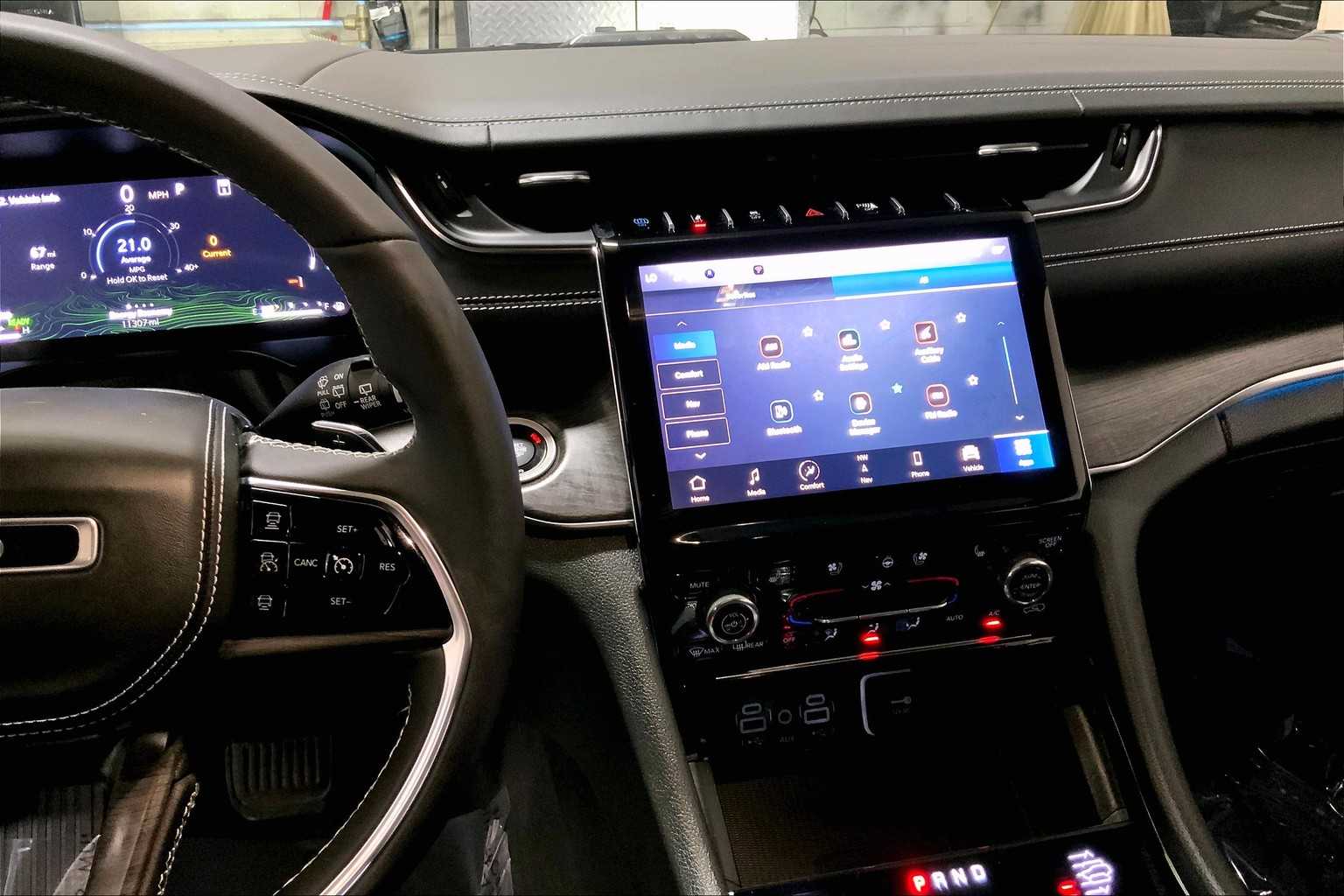 2023 Jeep Cherokee 4xe Overland photo 6
