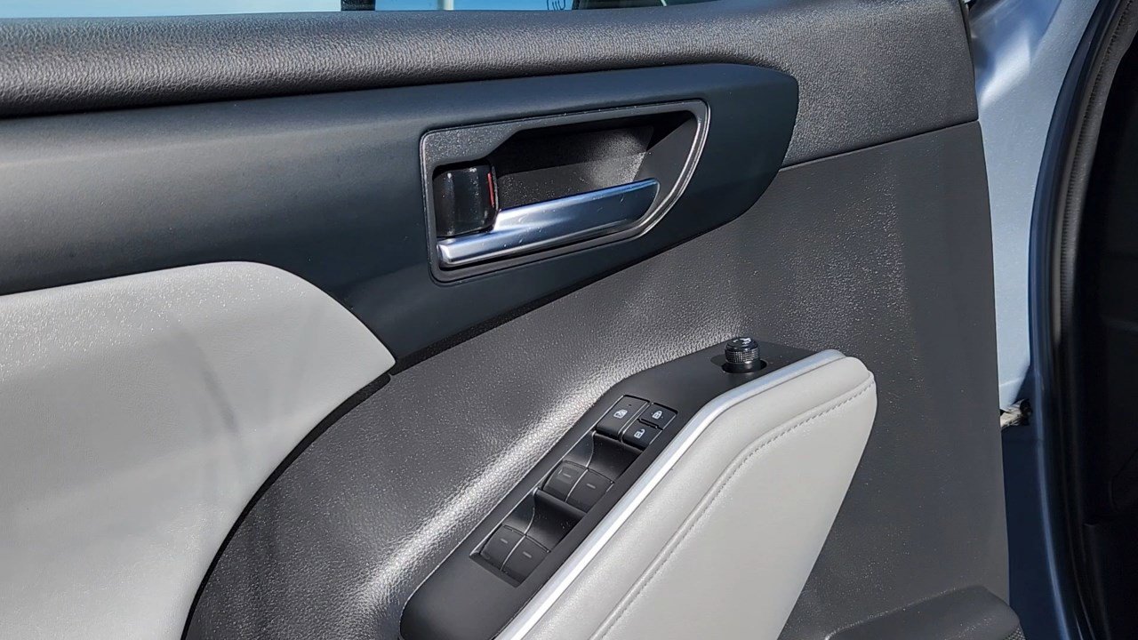 2020 Toyota Highlander XLE photo 5